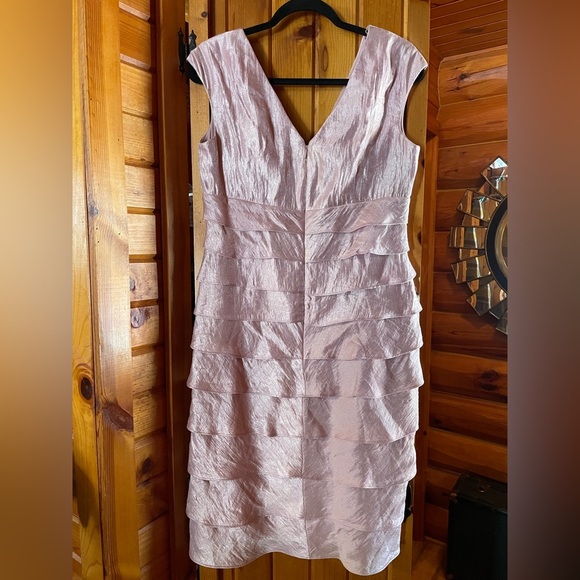 London Times Pink Sheath Dress‎ with Ruched V-Neck - Picture 3 of 9